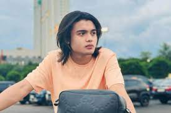 Debut Sebagai Penyanyi Restu Van Hounten Bawakan Lagu Sarangheo, Begini Liriknya